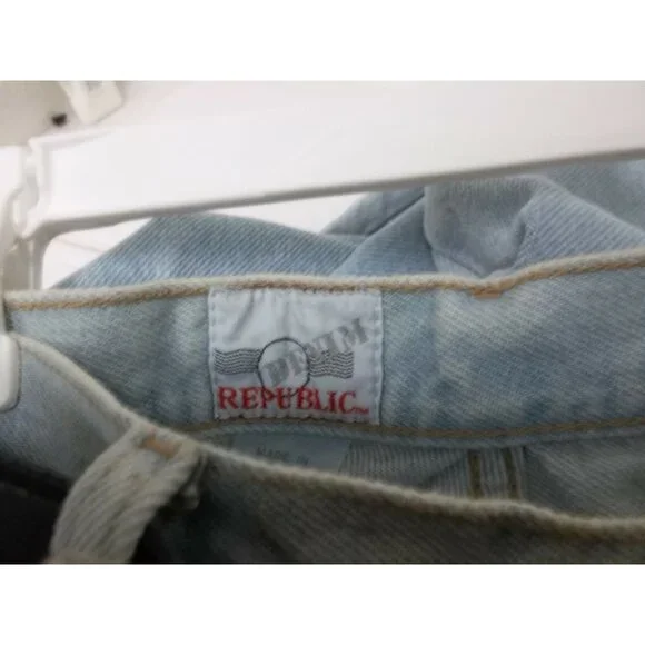 Retro Women's Denim Republic Shorts Hi -Waisted Light Blue Denim Size 9/10 NWOT - Picture 3 of 3